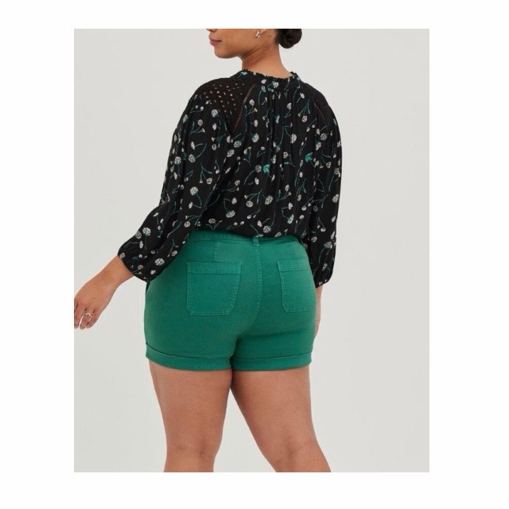 Torrid Stretch Twill Mid Rise Button‎ Fly Shorts - Picture 7 of 7